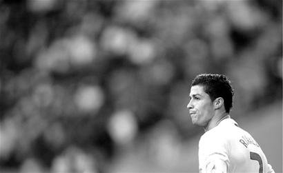 世体：预计有3400名法兰克福球迷远征巴萨，其中1000人没票（世体：预计3400名法兰克福球迷奔赴巴萨，约1000人无票）