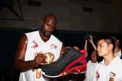 欧文快攻上篮制胜（欧文快下上篮锁定胜局）