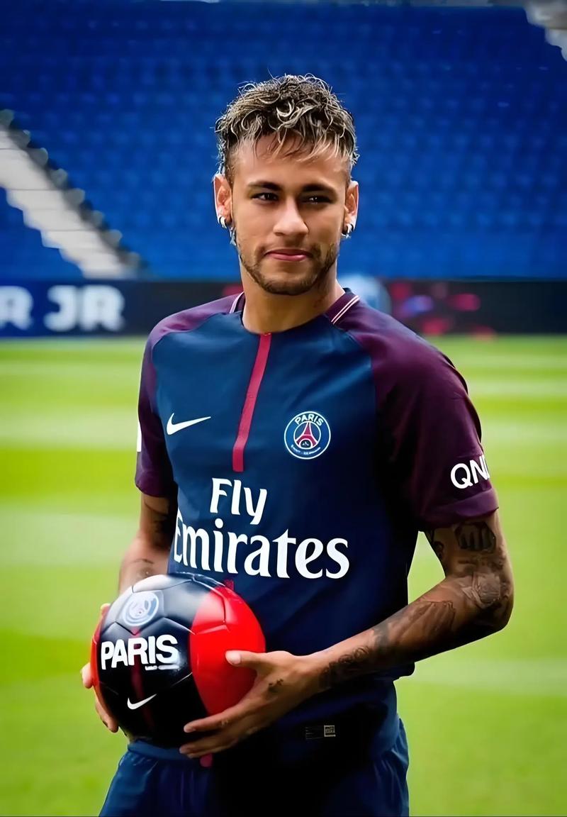 都体：尤文要求斯帕莱蒂遵守正装规定，比赛时不可以穿运动服（都体：尤文要求斯帕莱蒂按正装规范出场，比赛时禁穿运动服）