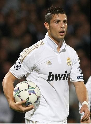 希罗脚伤未愈仍随队出征3连客，战篮网缺席&何时复出未定（希罗脚伤未愈仍随队三连客，缺席战篮网，复出时间未定）