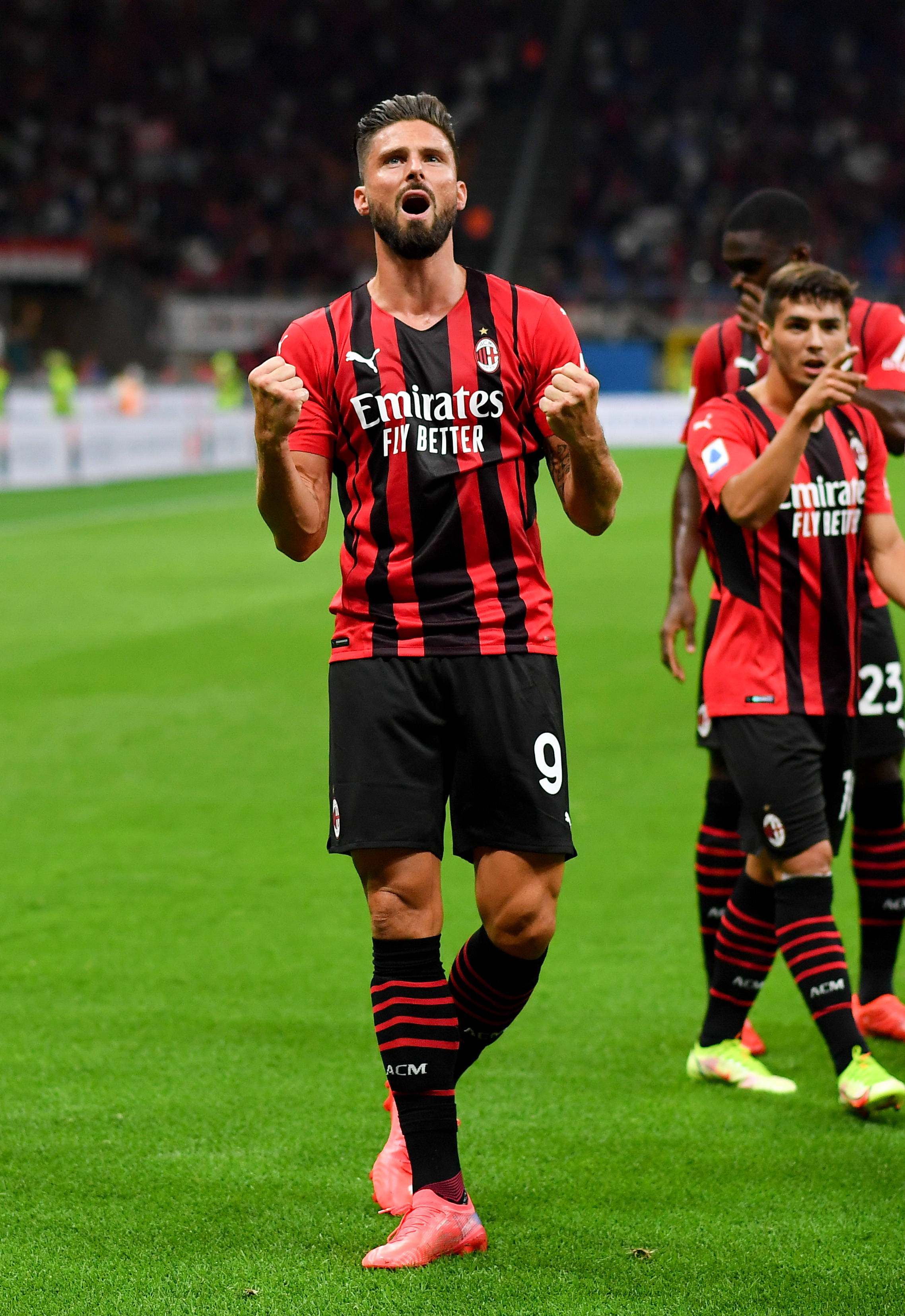 足球周刊：刘若钒曾想回成都却被徐正源拒绝，后获里卡多、穆斯卡特赏识（足球周刊：刘若钒欲回归成都遭徐正源拒绝，后获里卡多与穆斯卡特青睐）