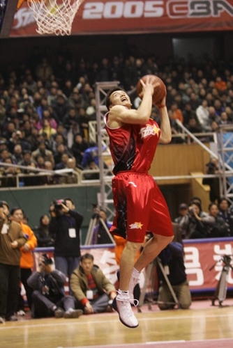 NBA官方新秀榜：弗拉格、克尼佩尔、奎因稳居前三（NBA官方新秀榜：弗拉格、克尼佩尔、奎因继续位列前三）