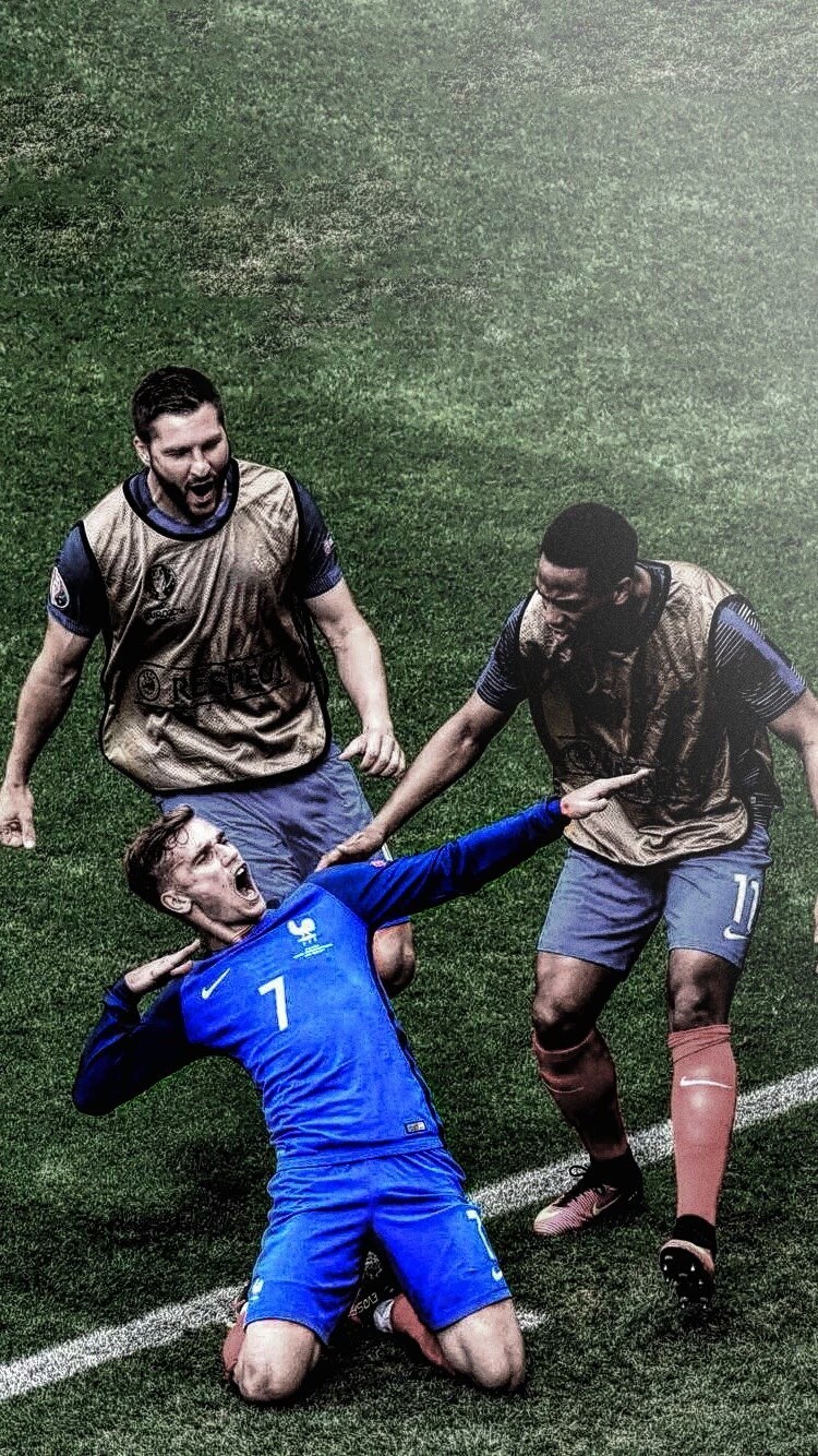 基米希：即便穆西亚拉复出卡尔也会出场，他应该入选德国队（基米希：穆西亚拉回归也不影响卡尔上场，他理应入选德国队）