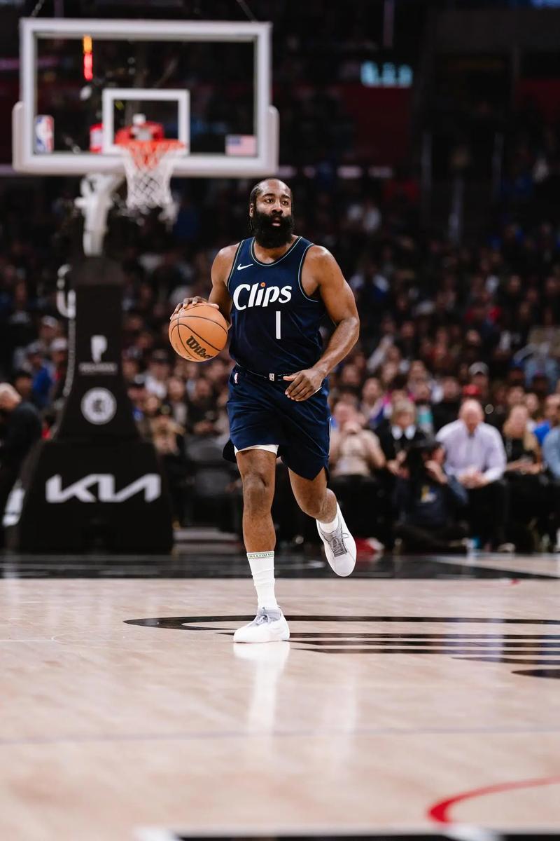 全封闭式摩托车已上市！骑车不怕雨天，不怕风沙，舒适出行不再是梦！（全封闭摩托车重磅发布：风雨无阻，远离风沙，舒适出行不再是梦）