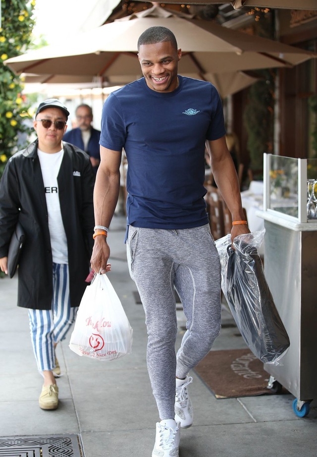 科摩罗后卫：我们一点也不害怕摩洛哥，没人能吓到我们（科摩罗后卫：我们无惧摩洛哥，谁也震慑不了我们）