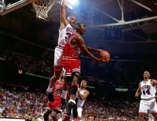 曼联客战水晶宫首发：芒特先发B费领衔，库尼亚伤缺（曼联客场战水晶宫首发出炉：芒特入选首发，B费压阵，库尼亚因伤缺席）