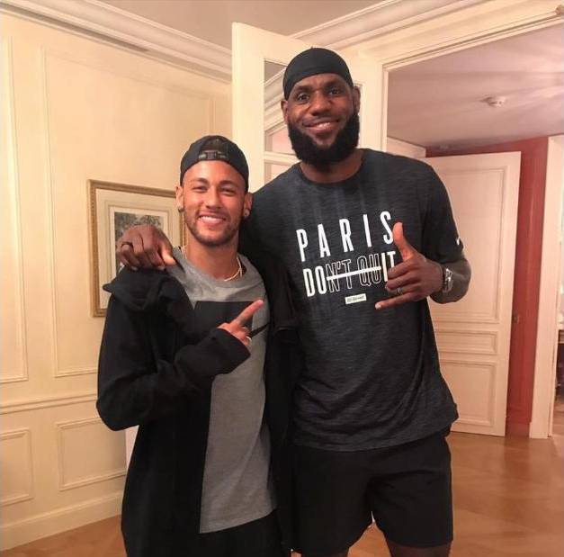 皇马欧冠客战利物浦大名单：阿诺德战旧主，贝林、姆巴佩在列（皇马欧冠客场战利物浦名单出炉：阿诺德对旧主，贝林厄姆与姆巴佩入选）