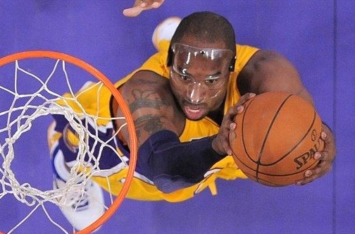 安东尼自贝蒂斯首秀以来禁区外进6球，五大联赛仅次于姆巴佩（安东尼自贝蒂斯首秀至今已轰6记禁区外进球，五大联赛仅逊姆巴佩）