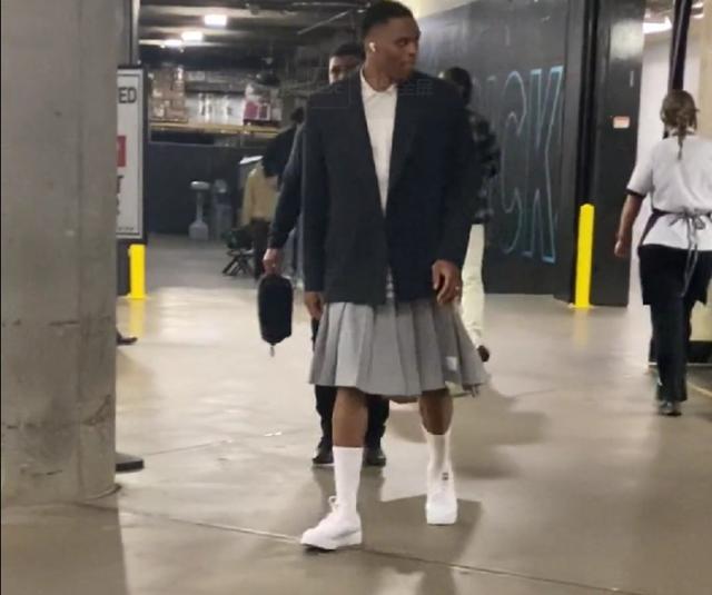 铜梁龙总经理：成绩和人才培养不矛盾，核心是在实战中成长（铜梁龙总经理：战绩与育才可兼顾，关键在以战促长）