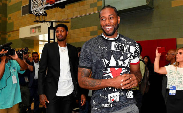 扑点+6次扑救，迈尼昂当选与国米一役米兰队内最佳球员（扑出点球并完成6次扑救，迈尼昂当选米兰战国米队内最佳）