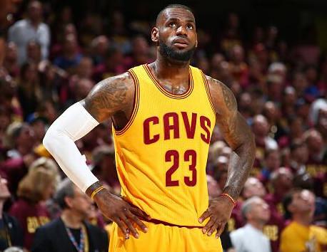 当火箭将对手得分限制在110分以下时，球队12战全胜（火箭将对手得分压到110分以下时，球队战绩为12胜0负）